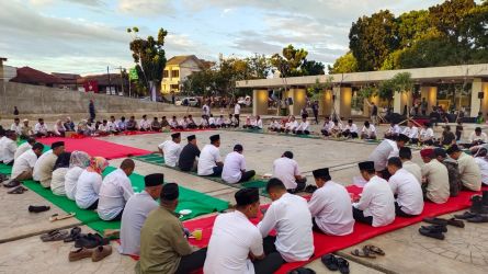 Persatuan Remaja Islam masjid Al Mujahidin Pamulang (Prisma) bersama Historia Tangsel mengadakan One Day Qur’an serta Syair Ramadan berlangsung di Alun-Alun Pamulang. (din)