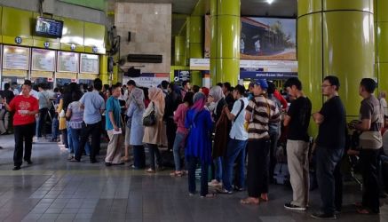 Suasana antrian tiket di Stasiun Gambir. (Ist)