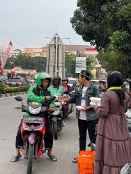 SEMMI Kota Tangsel melakukan kegiatan berbagi Ramadan jelang berbuka puasa.