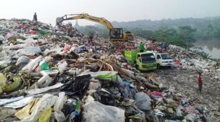 Total 132.940 kilogram sampah yang masuk ke TPA Cipeucang dihasilkan dari pasar dan rumah tangga pada lebaran tahun ini. (dra)