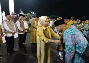 Bupatu Serang Ratu Tatu melepas 393 jamaah haji Kabupaten Serang