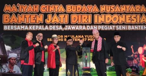 Ganjar Pranowo hadir diacara bertajuk ‘Maiyah Cinta Budaya Nusantara - Banten Jati Diri Indonesia’ yang diselenggarakan di Stadion Maulana Yusuf, Sumurpecung, Kecamatan Serang, Kota Serang, Banten, Sabtu (27/5). Foto ; Ist