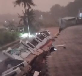 Tembok yang roboh sepanjang 25 meter di Jalan Baru Babakan, Setu. Foto : Ist