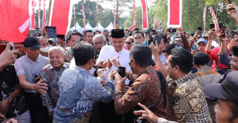 Ganjar Pramowo saat berkunjung di Bandung, Jawa Barat .  Foto : Ist