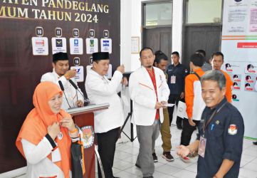 Suasana pendaftaran bacaleg dari PKS di KPU Pandeglang, Selasa (9/5/2023).(Ari Supriadi/Tangsel Pos)