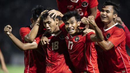 Selebrasi Garuda Muda Indonesia usai mengalahkan Voetnam 3-2. Foto : Ist