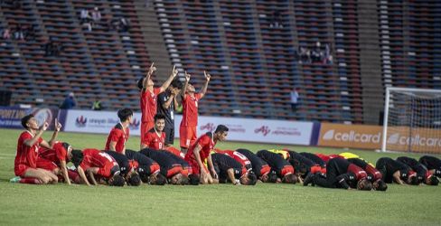 Sujud sukur Garuda Muda. Foto : Ist