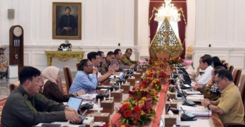 Presiden Jokowi saat memimpin rapat di Istana Negara. Foto : Ist