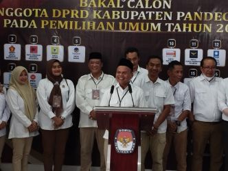 Konferensi pers DPC Partai Gerindra di Kantor KPU setempat, Sabtu (13/5/2023).(Istimewa)