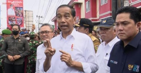 Presiden Jokowi saat sidak di Pasar Natar Lampung, Jumat (5/5)