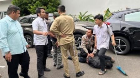 Pelaku penembakan Kantor Pusat Majelis Ulama Indonesia (MUI) di Jalan Proklamasi, Menteng, Jakarta Pusat, Selasa (2/5) berhasil dibekuk. (Ist)