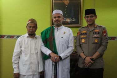 Kapolres Tangsel AKBP Faisal Febrianto melakukan kunjngan dan silaturahmi ke Pondok Pesantren Miftahul Khaer yang beralamat di Jalan Diklat Pemda, RT. 02 / RW.15, Sukabakti, Curug, Kabupaten Tangerang, Rabu (10/5). (dra)