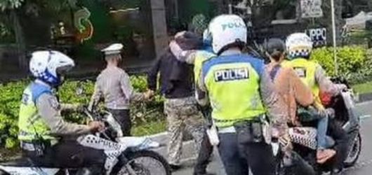 Polisi berhasil menangkap pencopet. Foto : Ist