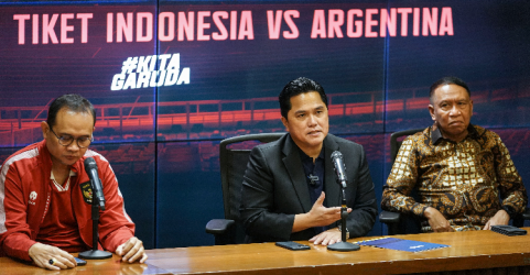 Ketum PSSI Erick Thohir saat konferensi pers bersama Wakil Ketum PSSI Zainudin Amali. Foto : Ist