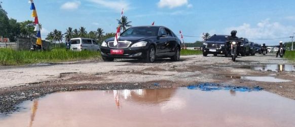 Jalan rusak di Lampung. Foto : Ist