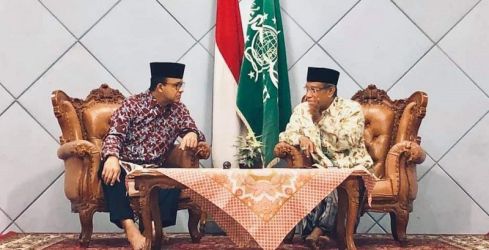 Anies Baswedan bersama salah satu tokoh NU. Foto : Ist