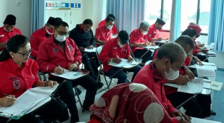 Para bacaleg PDIP Kota Tangsel tengah melakukan tes Kesehatan sebagai syarat untuk pendaftaran Bacaleg pada Pemilu 2024. (dra)