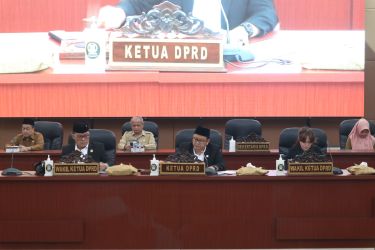 DPRD Kota Tangsel menggelar rapat siding paripurna pembukaan siding ke III di gedung DPRD Kota Tangsel, Setu, Selasa (6/6).(dra)