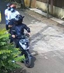 Viral aksi kawanan pencyrian yang melancarkan aksinya di perumahan Kelurahan Bakti Jaya, Kecamatan Setu. Polisi kini tengah menangani kasus tersebut.(dra)