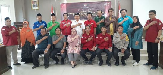 Zulfan (Panwas Kelurahan, Fadli Salam (PPK Ciptim), Firsa Gemilang (Sekretariat KPU), Agus Purwanto (PPS), Budi Santoso (Sekretaris PPS), AIPTU Iwan Setiawan).(din)
