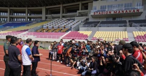 Ketum PSSI Erick Thohir saat konferensi pers di Stadion Manahan, Solo, Minggu (4/6). Foto : Ist