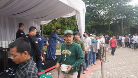 Festival Idul Adha, MRKR Bintaro Bagikan 1300 Nasi Kebuli. Foto : Ist