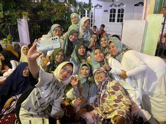 Airin Rachmi Diany Saat Menghadiri Ataqoh Kubro dan Doa Bersama wafatnya KH. Suhaimi, Cilegon