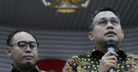 Kabag Pemberitaan KPK Ali Fikiri (kanan) saat konferensi pers. Foto : Ist