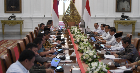 Presiden Jokowi memimpin rapat terkait narkoba di Istana Negara. Foto : Setpres