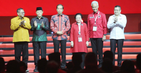 Presiden Jokowi bersama Capres Ganjar Pranowo dan Ketum Partai pendukung. Foto : Setpres