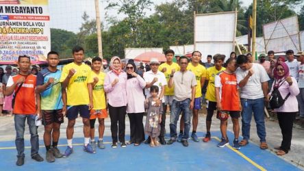 Airin Rachmi Diany buka pertandingan bola voly. Foto : Ist