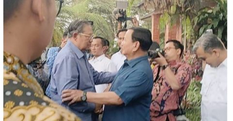 Prabowo Subianto saat menyambut Susilo Bambang Yudhoyono di Hambalang, Bogor. Foto : Ist