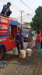 BPBD Salurkan Bantuan Air Bersih untuk Ratusan Warga Kranggan Setu. (Ist)
