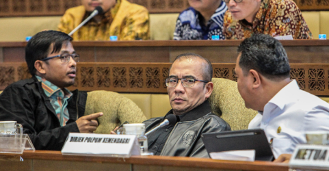 Ketua KPU Hasyim Asy'ari ketika rapat koordinasi di DPR. Foto : Ist