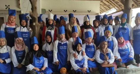 Ibu-ibu mengikuti pelatihan keterampilan di lokasi P2WKSS di Desa Kaduronyok, Kecamatan Cisata, Pandeglang, beberapa waktu lalu.(Istimewa)