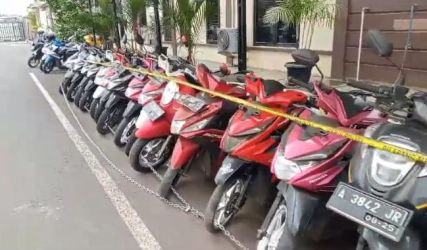 Polres Tangsel terus meenunggu masyarakat yang merasa kehilangan sepeda motor, untuk mengambil di Polres Tagsel.(dra)