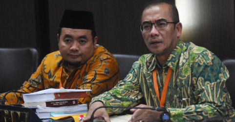 Ketua KPU Hasyim Asy'ari (batik uijau) Foto : Ist