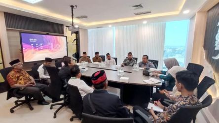 Panitia Peringatan Hari Santri Nasional (HSN) tingkat kota Tangsel tahun 2023, mengadakan rapat terkait persiapan peringatan HSN, Kamis (21/9) bertempat di Dinas Pariwisata (Dispar) Tangsel, Gedung 1 lantai 5 Komplek Balaikota Tangsel.(dra)