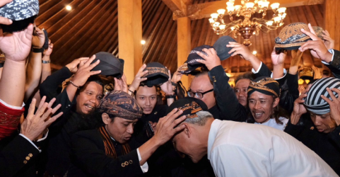 300 dalang pentas satu panggung di Klaten, Jawa Tengah sebagai ucapan twrima kasih kepada Gubernur Ganjar Pranowo. Foto : Ist