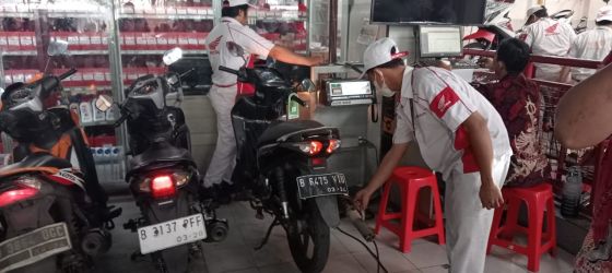 Wahana layani uji emisi kendaraan roda dua.(ist)