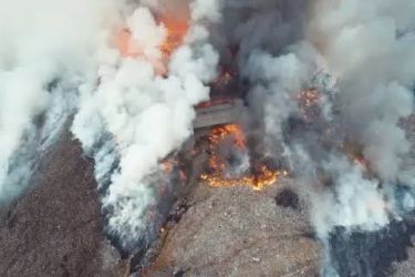 TPA Rawa Kucing terbakar mulai Jumat (20/10/2023) siang, hingga kini penanganan masih berlanjut. (Ist)