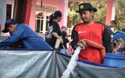 BSI Maslahat dan PT Bank Syariah Indonesia Tbk (BSI) memberikan bantuan air bersih sebanyak 160 ribu liter untuk warga Tangerang Selatan kepada 2.568 penerima manfaat selama 7 hari. Foto : Ist