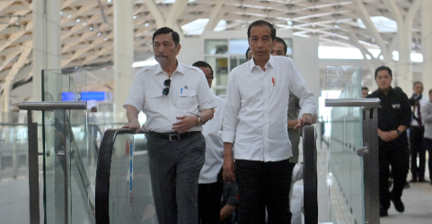 Presiden Jokowi di stasiun Kereta Cepat Halim. Foto : Setpres