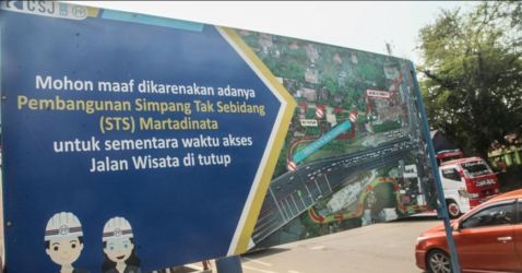 Pengalihan lalu lintas dari dan menuju gerbang Tol Pamulang Ruas Tol Serpong-Cinere Kota Tangerang Selatan (Tangsel), mulai diberlakukan sejak Kamis (26/10).(dra)