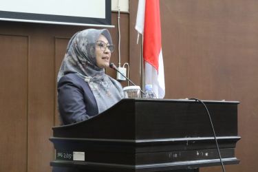 Bupati Pandeglang, Irna Narulita saat menyampaikan pengantar nota keuangan Raperda APBD TA 2024, Rabu (25/10/2023).(Istimewa)