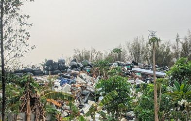 Sempat ditutup, Tempat Pembuangan Sampah (TPS) ilegal yang berada di Jalan Nusa Jaya, Pondok Ranji, Kecamatan Ciputat Timur, kembali beroperasi.(dra)