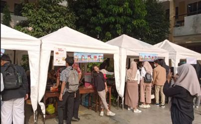 Sekolah Menengah Kejuruan Negeri (SMKN) 5 Tangerang Selatan (Tangsel) menggelar Nilmatan Job Fair 2023, untuk mengurangi angka pengangguran di Kota Tangsel, Minggu (15/10).(dra)