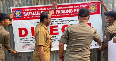 Satpol PP Kota Tangsel berserta tim melakkan penyegelan terhadap TPA liar di Pondok Ranji. Dan kini akan melakukan pemanggilan terhadap pemilik lahan.(dra)