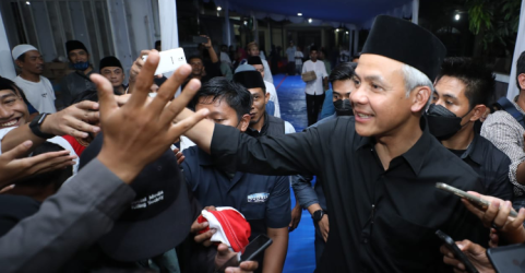 Capres Ganjar Pranowo di Ponpes Al Falak Bogor. Foto : Ist