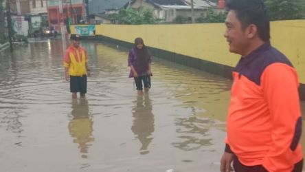 Khawatir Adanya luapan kemali Sungai Cisadane, Pemprov Banten diminta membuat sistem peringatan dini soal sungai Cisadane.(Dra)